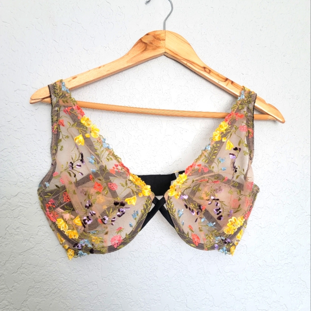 Victoria Secret Brad